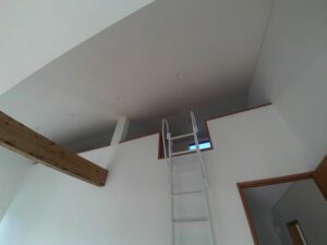 ロフト：２階廊下からはしごで登ります。お子様の秘密基地や収納空間として。